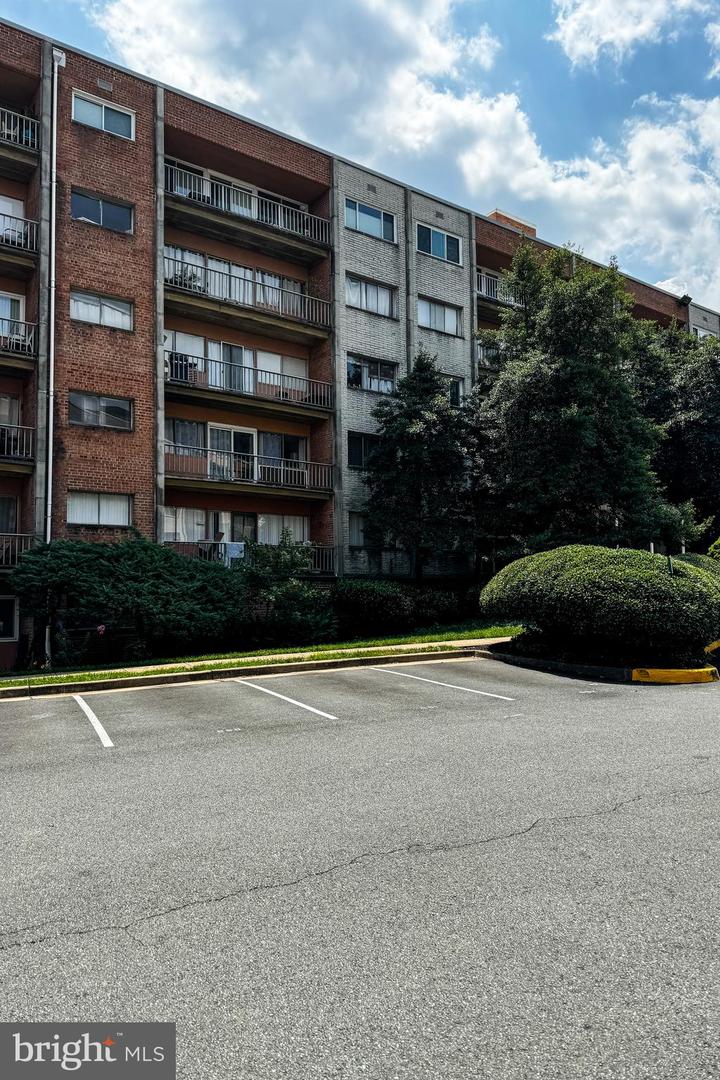 5831 QUANTRELL AVE #204, ALEXANDRIA, Virginia 22312, 2 Bedrooms Bedrooms, ,1 BathroomBathrooms,Residential,For sale,5831 QUANTRELL AVE #204,VAAX2036838 MLS # VAAX2036838