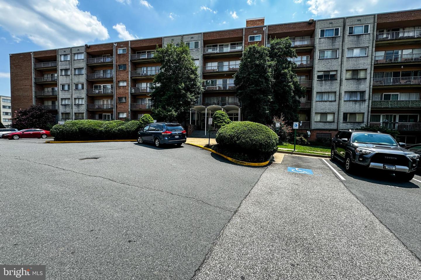 5831 QUANTRELL AVE #204, ALEXANDRIA, Virginia 22312, 2 Bedrooms Bedrooms, ,1 BathroomBathrooms,Residential,For sale,5831 QUANTRELL AVE #204,VAAX2036838 MLS # VAAX2036838