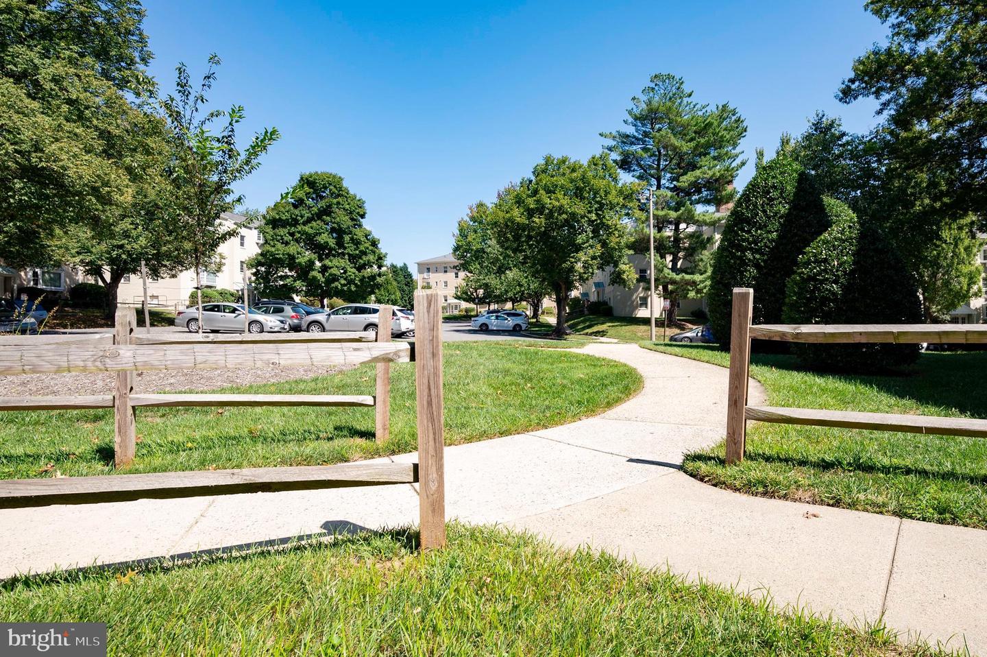 2912 WILLSTON PLACE #202, FALLS CHURCH, Virginia 22044, 1 Bedroom Bedrooms, ,1 BathroomBathrooms,Residential,For sale,2912 WILLSTON PLACE #202,VAFX2199746 MLS # VAFX2199746