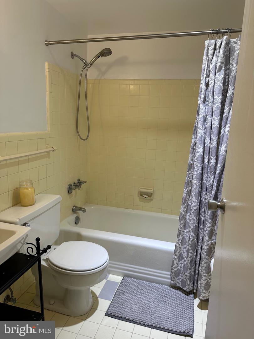 6621 WAKEFIELD DR #516, ALEXANDRIA, Virginia 22307, 2 Bedrooms Bedrooms, ,1 BathroomBathrooms,Residential,For sale,6621 WAKEFIELD DR #516,VAFX2205972 MLS # VAFX2205972