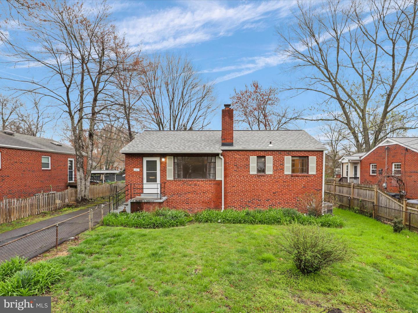 222 W CAMERON RD, FALLS CHURCH, Virginia 22046, 3 Bedrooms Bedrooms, ,1 BathroomBathrooms,Residential,For sale,222 W CAMERON RD,VAFA2002570 MLS # VAFA2002570