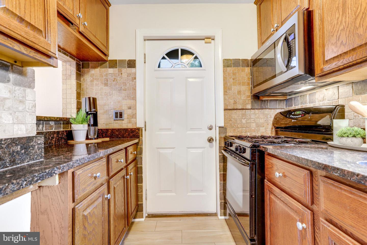 3212 9TH ST S, ARLINGTON, Virginia 22204, 2 Bedrooms Bedrooms, 6 Rooms Rooms,2 BathroomsBathrooms,Residential,For sale,3212 9TH ST S,VAAR2043954 MLS # VAAR2043954