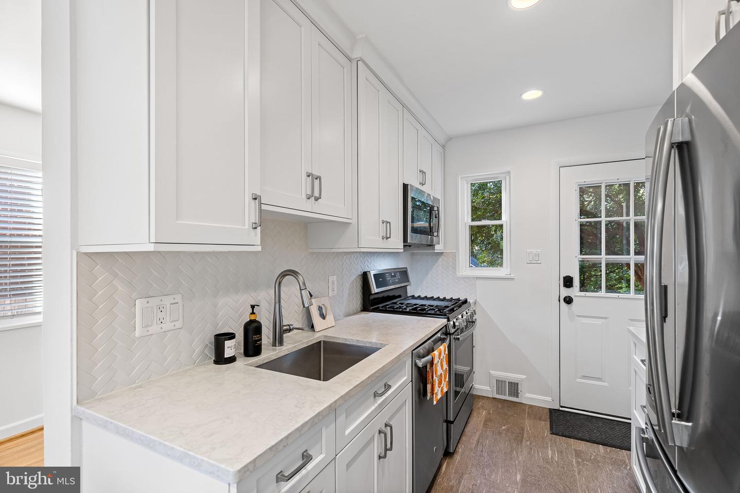 4404 VERMONT AVE, ALEXANDRIA, Virginia 22304, 2 Bedrooms Bedrooms, ,2 BathroomsBathrooms,Residential,For sale,4404 VERMONT AVE,VAAX2038722 MLS # VAAX2038722