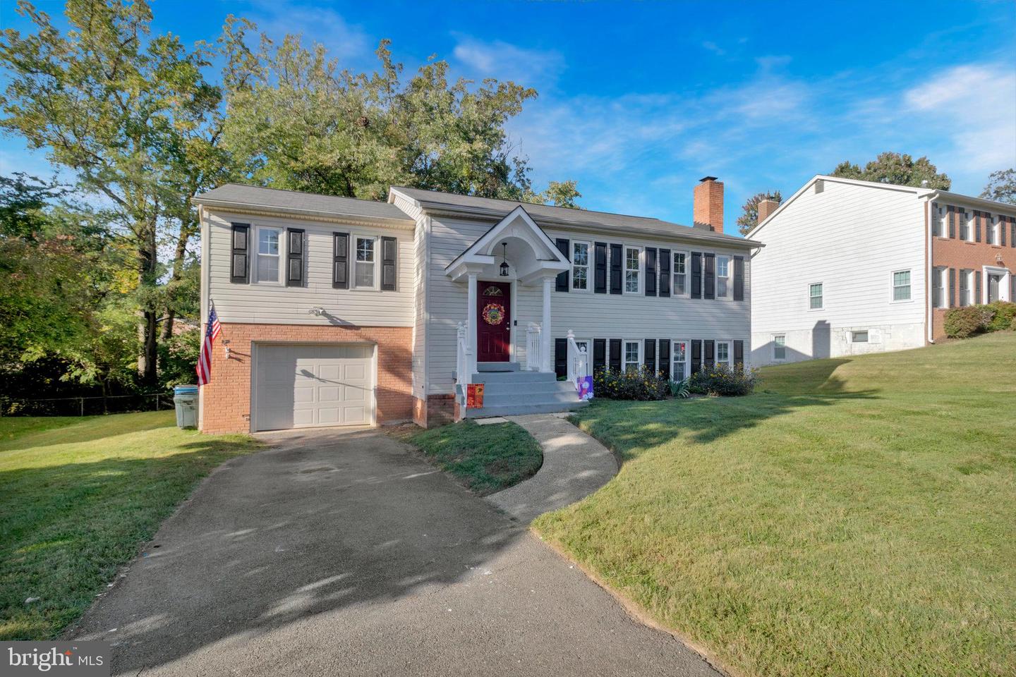 7406 BEVERLY MANOR DR, ANNANDALE, Virginia 22003, 5 Bedrooms Bedrooms, ,3 BathroomsBathrooms,Residential,For sale,7406 BEVERLY MANOR DR,VAFX2205542 MLS # VAFX2205542