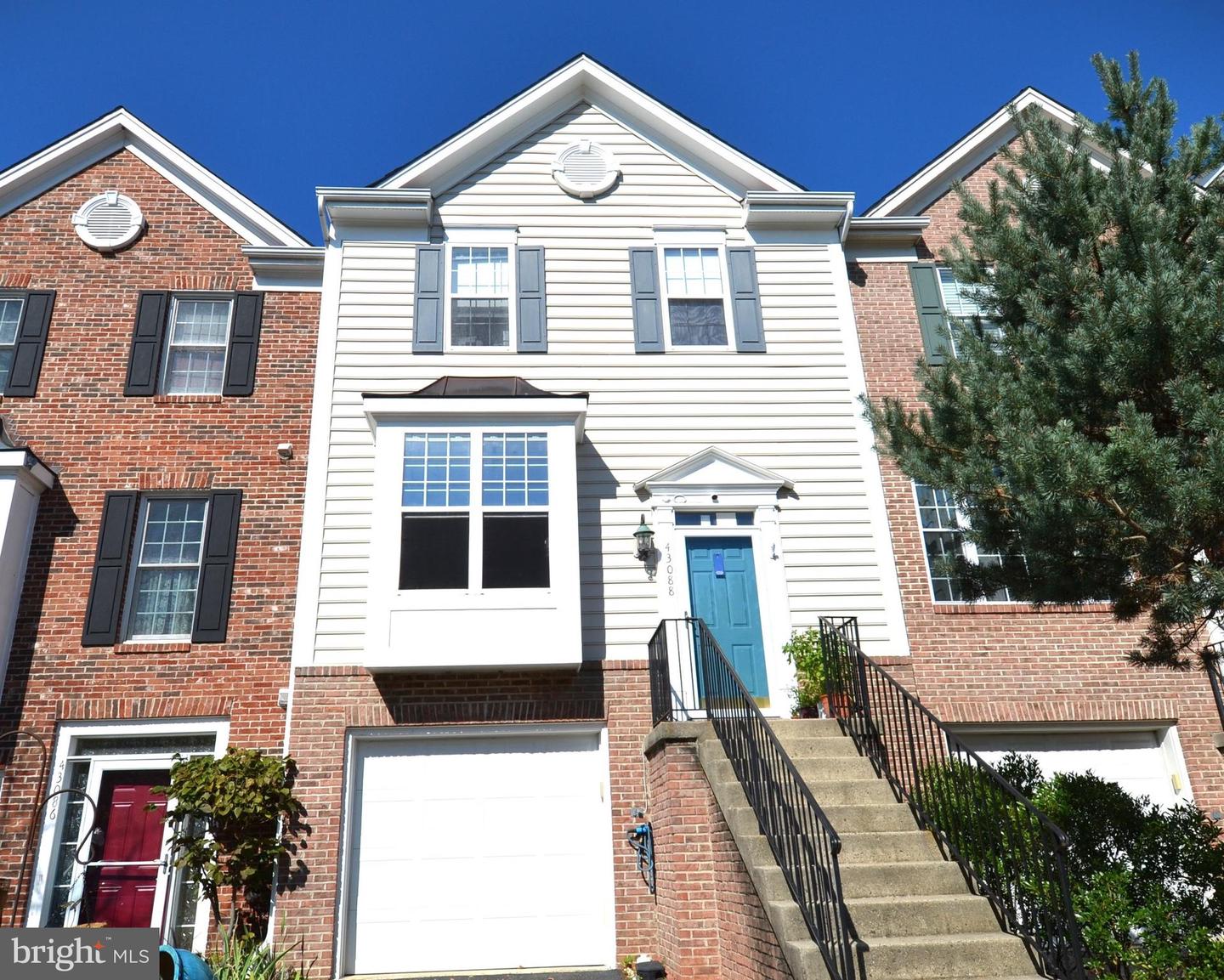 43088 FRANCIS SQ, CHANTILLY, Virginia 20152, 3 Bedrooms Bedrooms, 3 Rooms Rooms,2 BathroomsBathrooms,Residential,For sale,43088 FRANCIS SQ,VALO2081888 MLS # VALO2081888