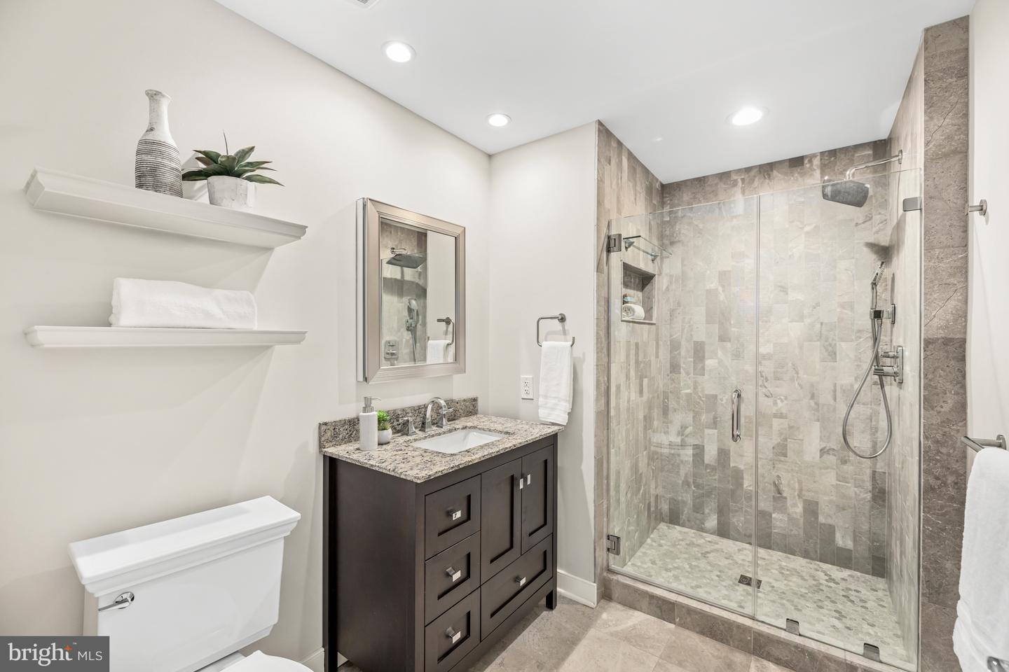 2425 L ST NW #302, WASHINGTON, District Of Columbia 20037, 2 Bedrooms Bedrooms, ,2 BathroomsBathrooms,Residential,For sale,2425 L ST NW #302,DCDC2164252 MLS # DCDC2164252