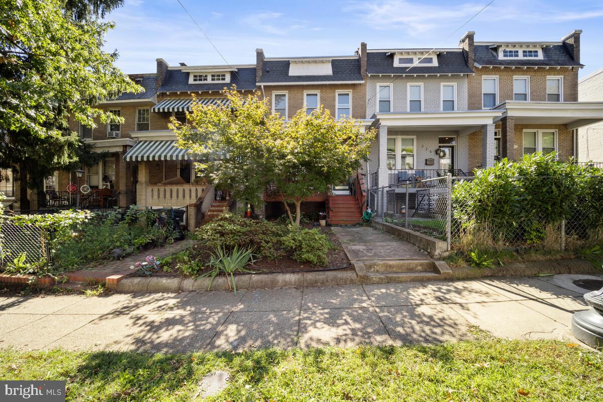 227 CHANNING ST NE, WASHINGTON, District Of Columbia 20002, 3 Bedrooms Bedrooms, ,2 BathroomsBathrooms,Residential,For sale,227 CHANNING ST NE,DCDC2163546 MLS # DCDC2163546