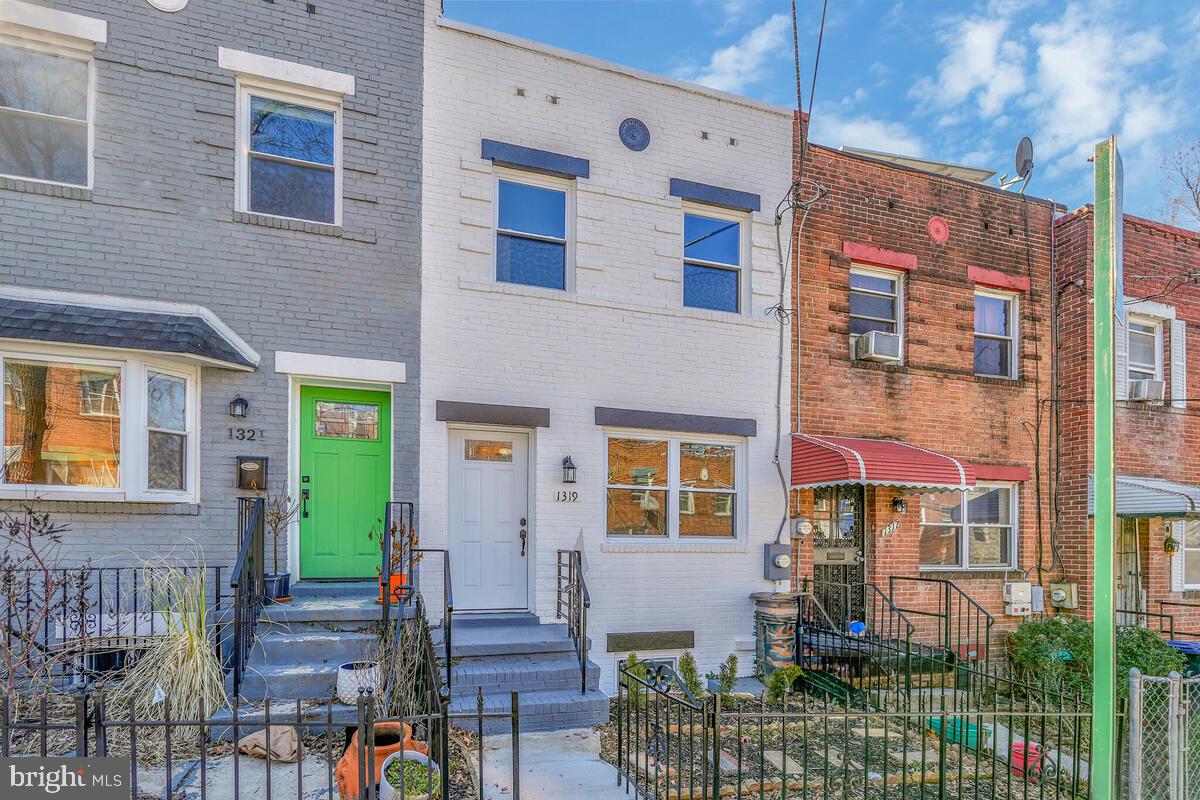 1319 DEXTER TER SE, WASHINGTON, District Of Columbia 20020, 3 Bedrooms Bedrooms, ,1 BathroomBathrooms,Residential,For sale,1319 DEXTER TER SE,DCDC2152576 MLS # DCDC2152576