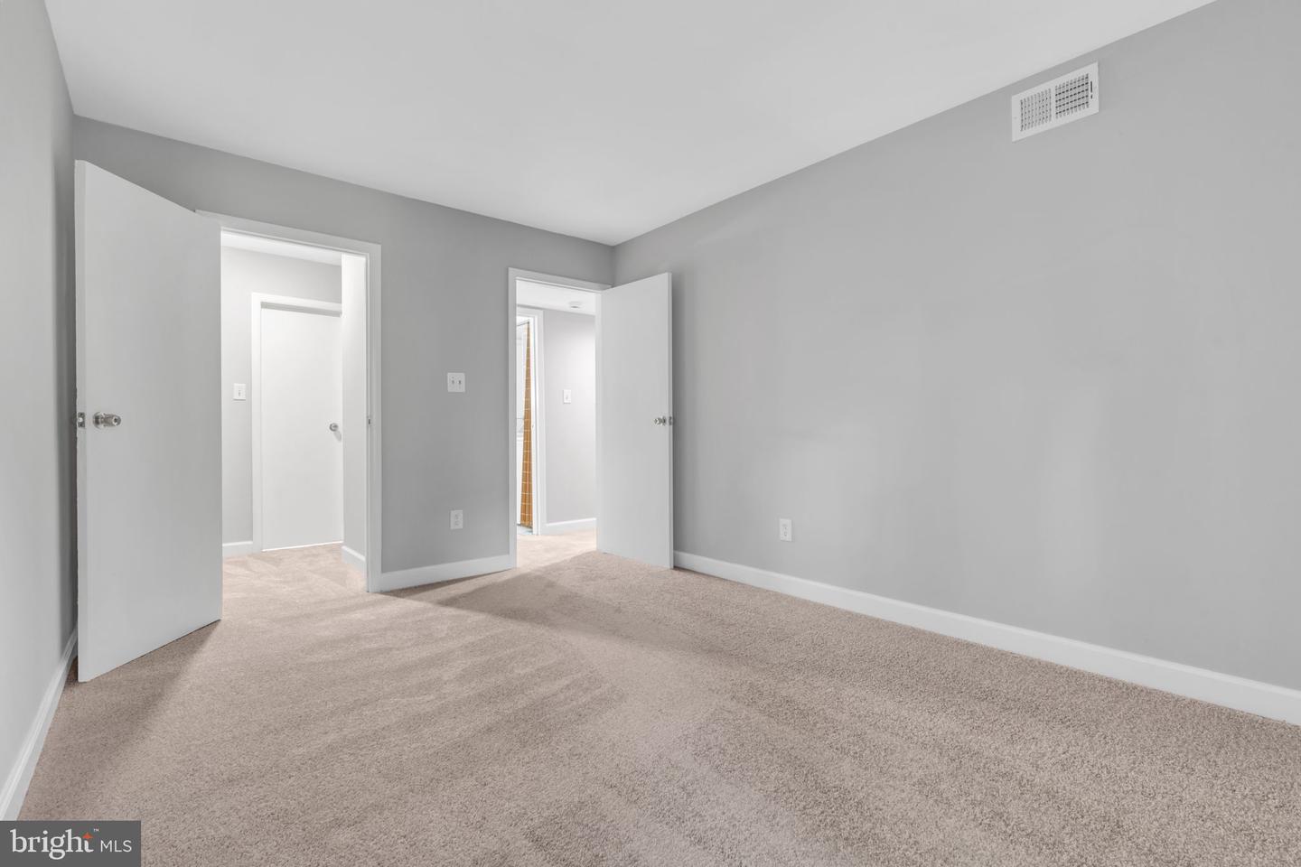 5818 ROYAL RIDGE DR #N, SPRINGFIELD, Virginia 22152, 2 Bedrooms Bedrooms, ,1 BathroomBathrooms,Residential,For sale,5818 ROYAL RIDGE DR #N,VAFX2206334 MLS # VAFX2206334