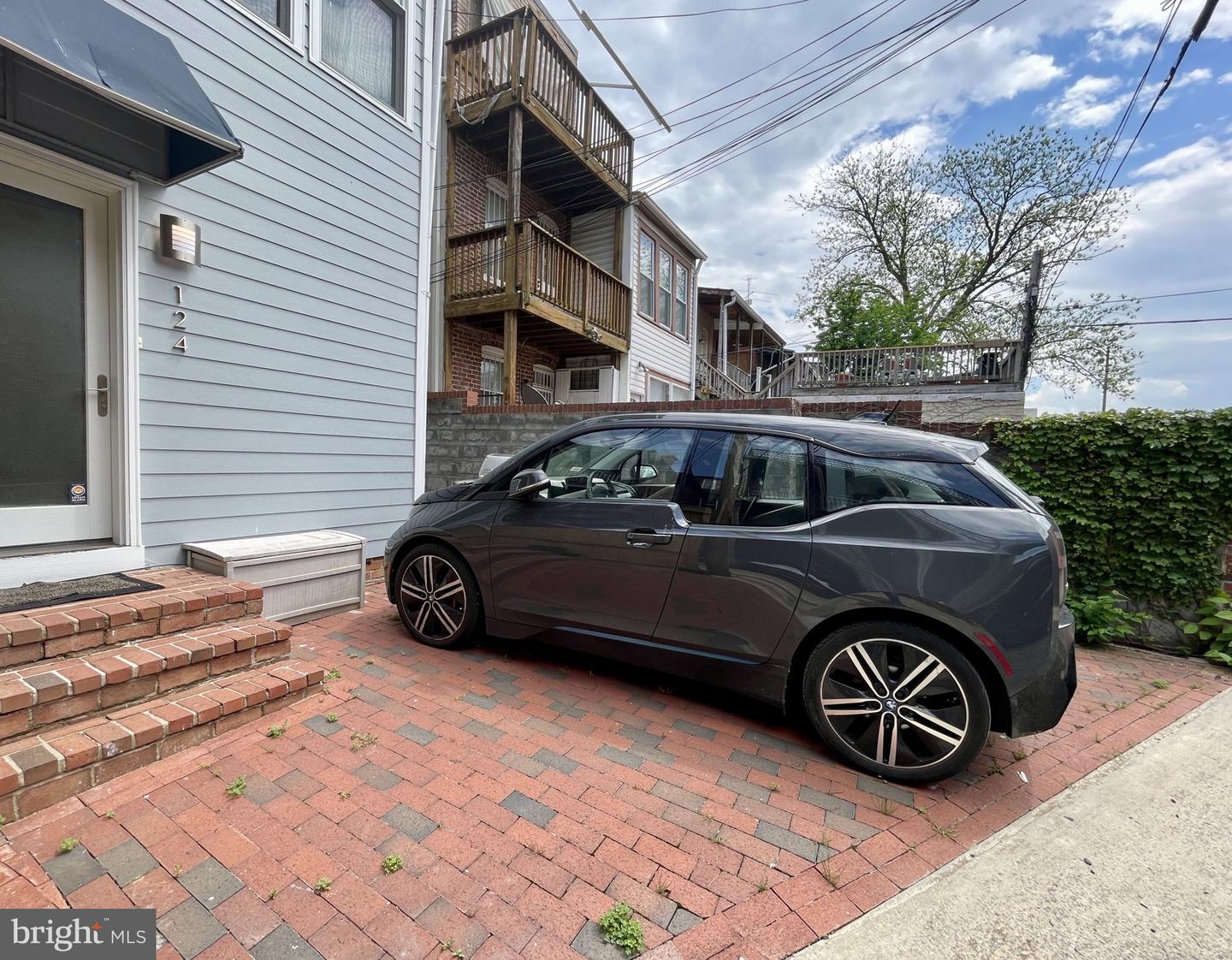 124 3RD ST NE, WASHINGTON, District Of Columbia 20002, 6 Bedrooms Bedrooms, ,3 BathroomsBathrooms,Residential,For sale,124 3RD ST NE,DCDC2140604 MLS # DCDC2140604