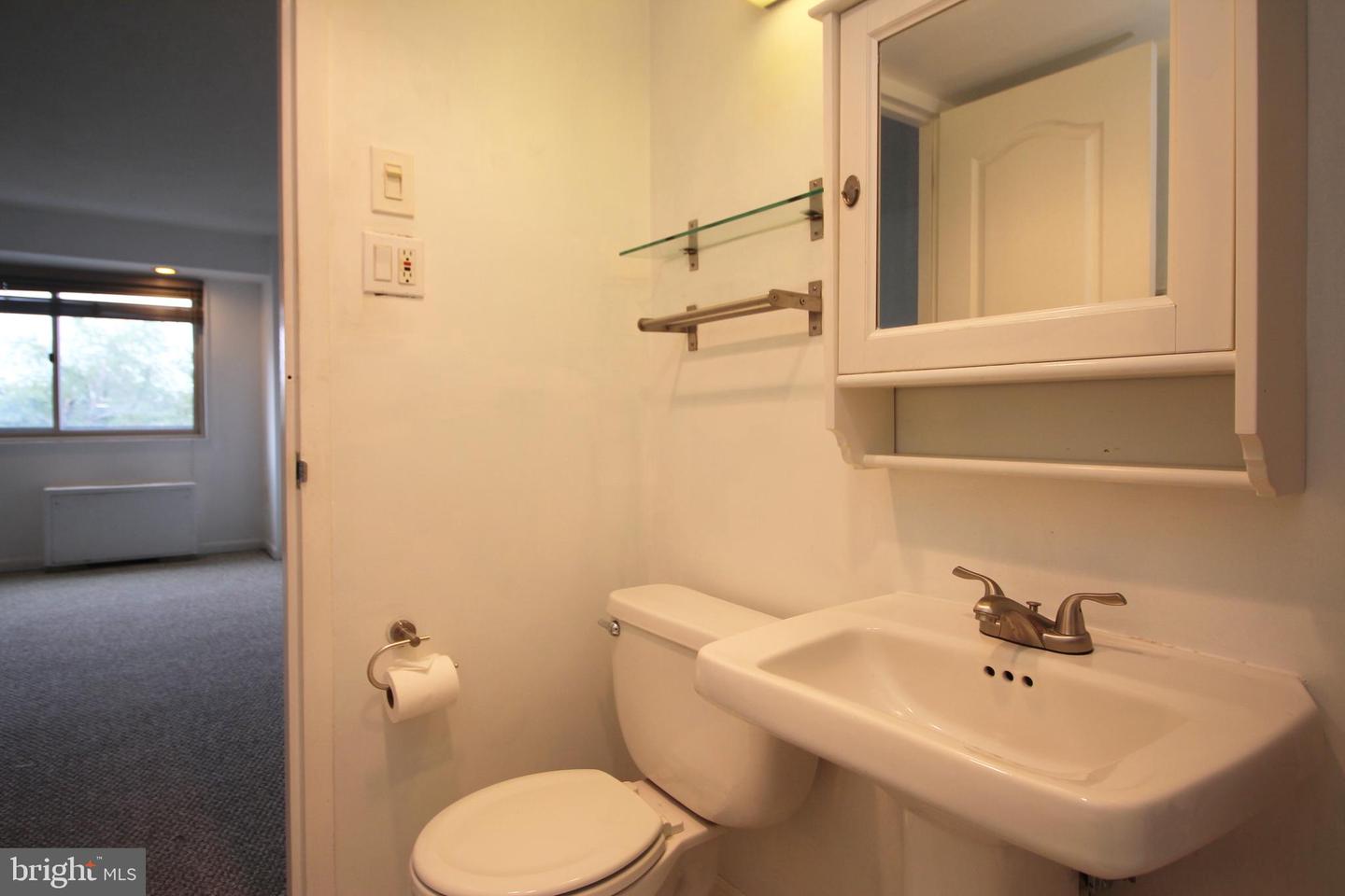 2500 N VAN DORN ST #425, ALEXANDRIA, Virginia 22302, 2 Bedrooms Bedrooms, ,2 BathroomsBathrooms,Residential,For sale,2500 N VAN DORN ST #425,VAAX2037754 MLS # VAAX2037754