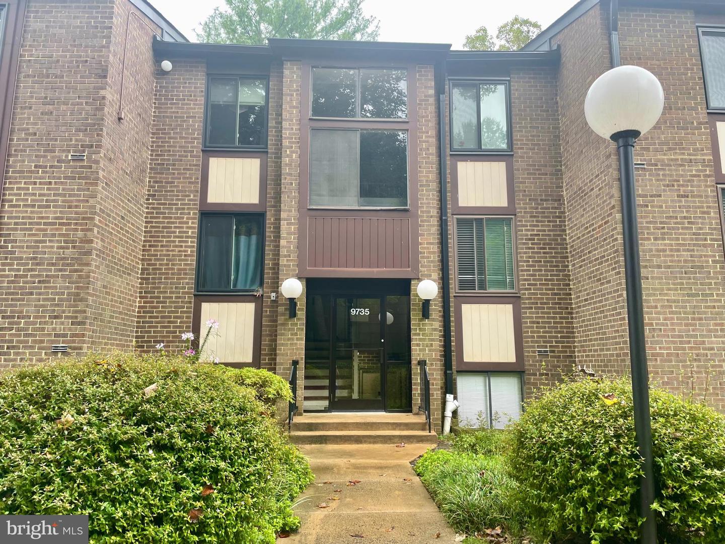 9735 KINGS CROWN CT #202, FAIRFAX, Virginia 22031, 2 Bedrooms Bedrooms, ,2 BathroomsBathrooms,Residential,For sale,9735 KINGS CROWN CT #202,VAFX2202734 MLS # VAFX2202734