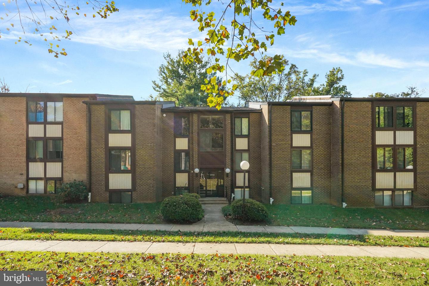 9735 KINGS CROWN CT #202, FAIRFAX, Virginia 22031, 2 Bedrooms Bedrooms, ,2 BathroomsBathrooms,Residential,For sale,9735 KINGS CROWN CT #202,VAFX2202734 MLS # VAFX2202734