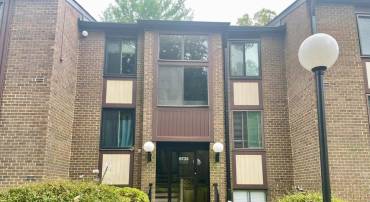 9735 KINGS CROWN CT #202, FAIRFAX, Virginia 22031, 2 Bedrooms Bedrooms, ,2 BathroomsBathrooms,Residential,For sale,9735 KINGS CROWN CT #202,VAFX2202734 MLS # VAFX2202734