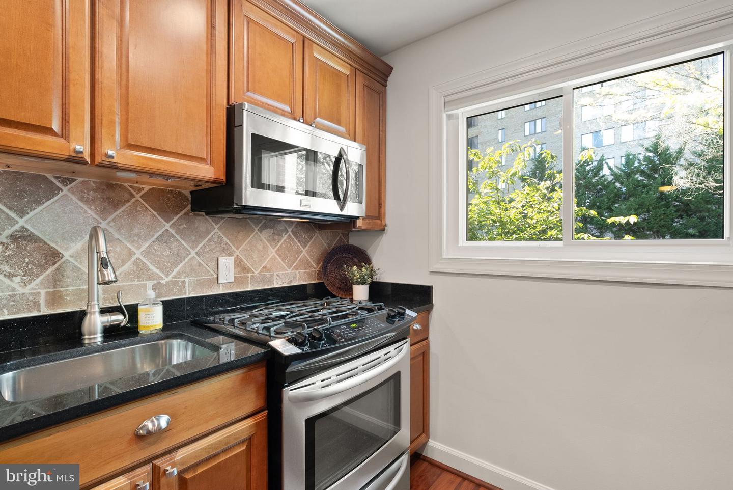 49 SKYHILL RD #204, ALEXANDRIA, Virginia 22314, 3 Bedrooms Bedrooms, ,2 BathroomsBathrooms,Residential,For sale,49 SKYHILL RD #204,VAAX2037032 MLS # VAAX2037032