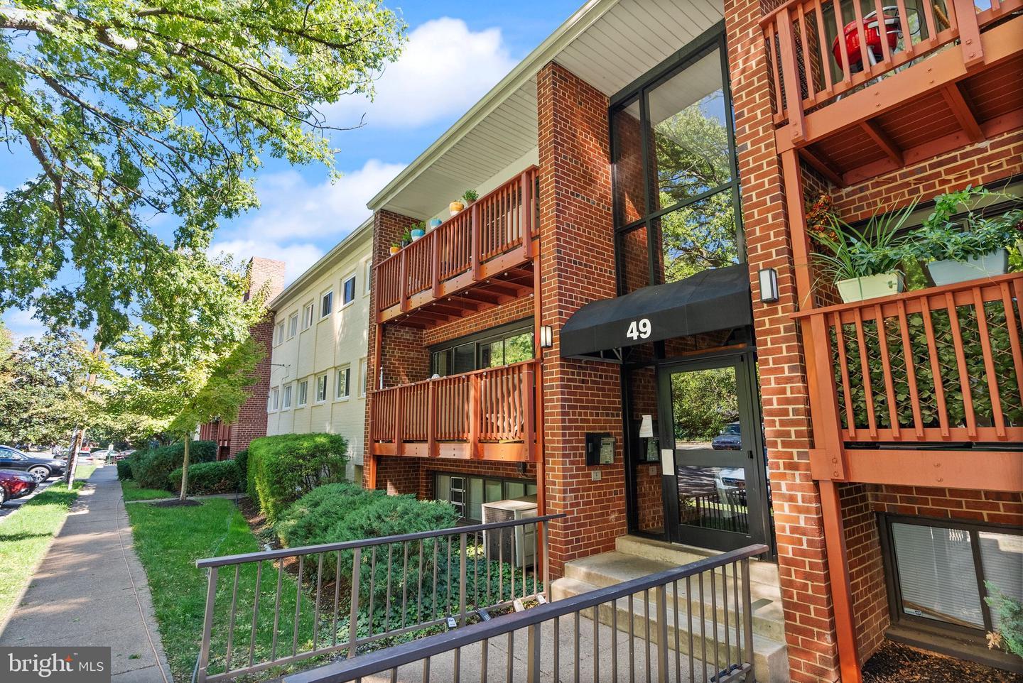 49 SKYHILL RD #204, ALEXANDRIA, Virginia 22314, 3 Bedrooms Bedrooms, ,2 BathroomsBathrooms,Residential,For sale,49 SKYHILL RD #204,VAAX2037032 MLS # VAAX2037032