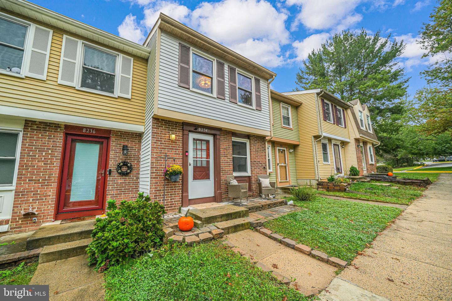 8234 CRESTMONT CIR, SPRINGFIELD, Virginia 22153, 2 Bedrooms Bedrooms, ,1 BathroomBathrooms,Residential,For sale,8234 CRESTMONT CIR,VAFX2202338 MLS # VAFX2202338