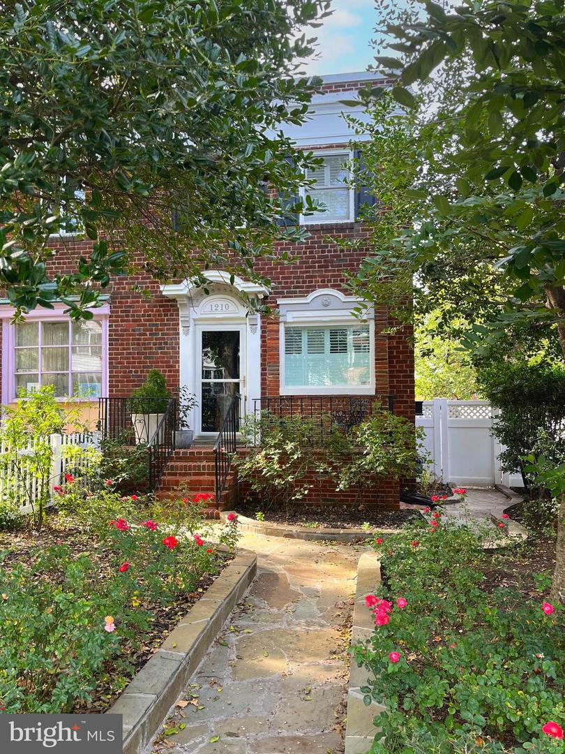 1210 WILKES ST, ALEXANDRIA, Virginia 22314, 2 Bedrooms Bedrooms, ,1 BathroomBathrooms,Residential,For sale,1210 WILKES ST,VAAX2038510 MLS # VAAX2038510