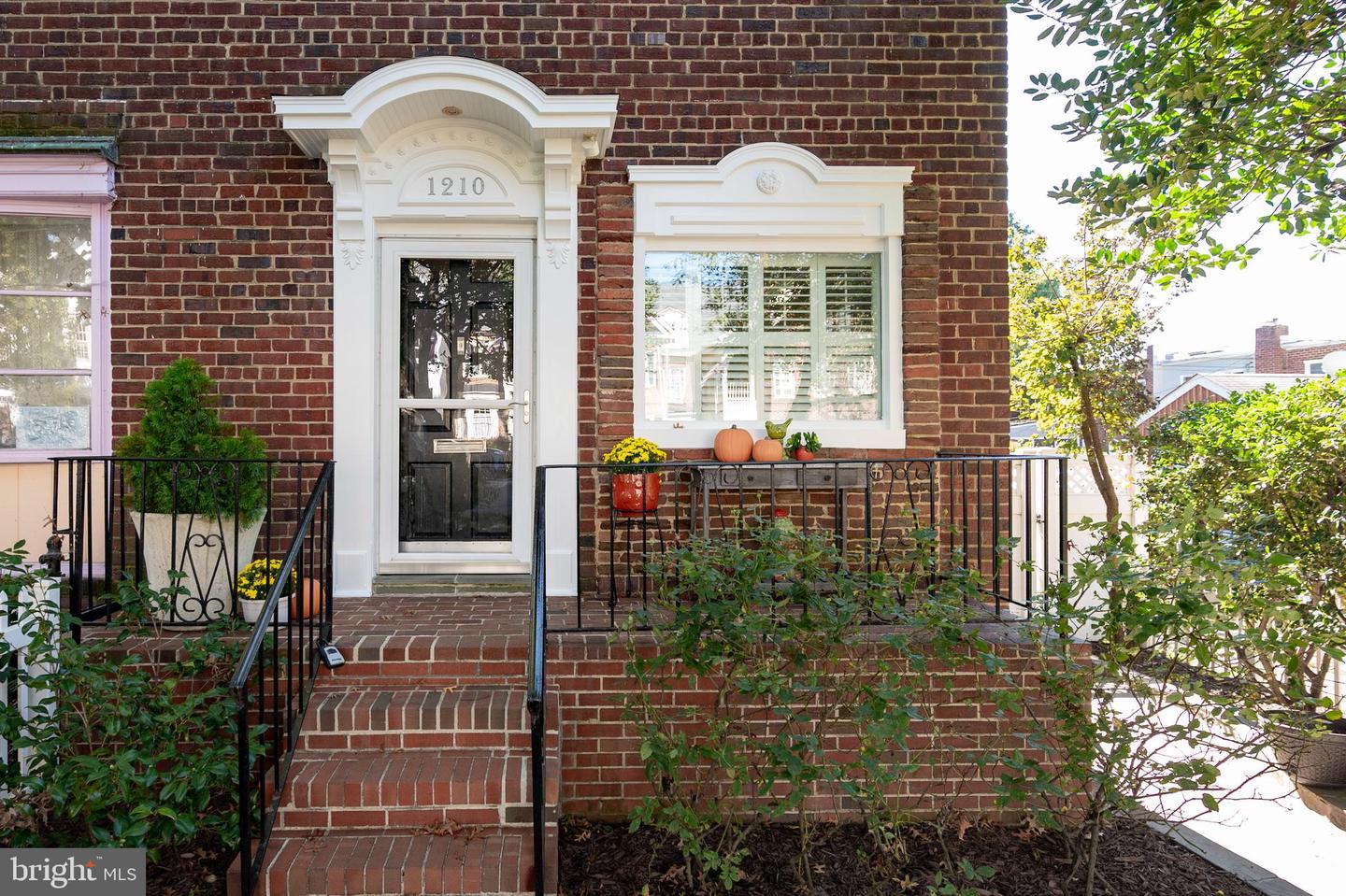 1210 WILKES ST, ALEXANDRIA, Virginia 22314, 2 Bedrooms Bedrooms, ,1 BathroomBathrooms,Residential,For sale,1210 WILKES ST,VAAX2038510 MLS # VAAX2038510