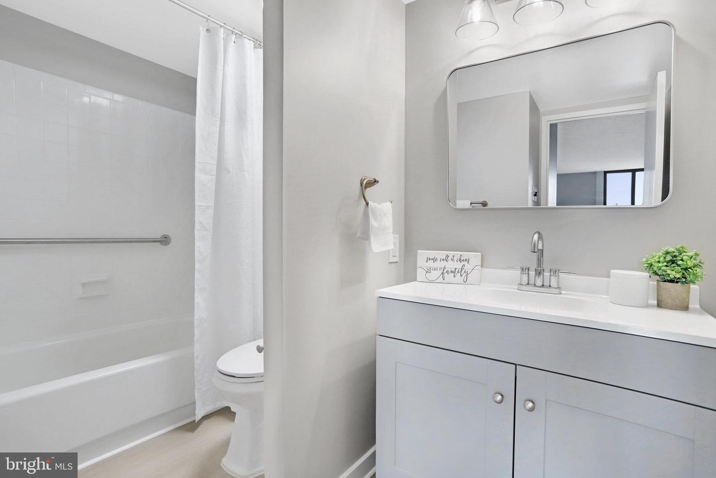 5300 HOLMES RUN PKWY #405, ALEXANDRIA, Virginia 22304, 2 Bedrooms Bedrooms, ,1 BathroomBathrooms,Residential,For sale,5300 HOLMES RUN PKWY #405,VAAX2038742 MLS # VAAX2038742