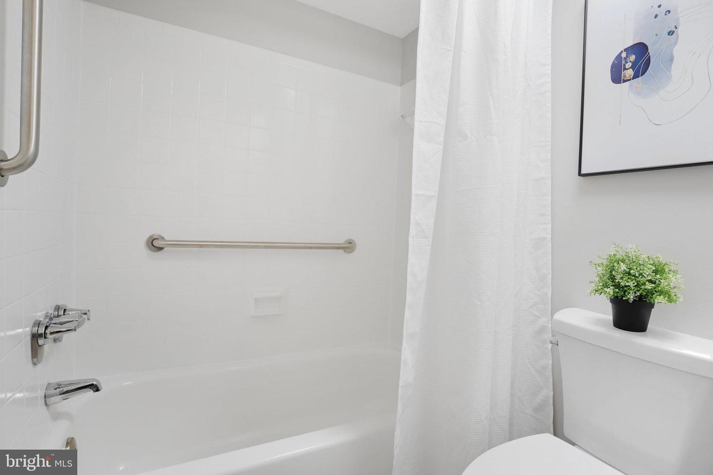 5300 HOLMES RUN PKWY #405, ALEXANDRIA, Virginia 22304, 2 Bedrooms Bedrooms, ,1 BathroomBathrooms,Residential,For sale,5300 HOLMES RUN PKWY #405,VAAX2038742 MLS # VAAX2038742