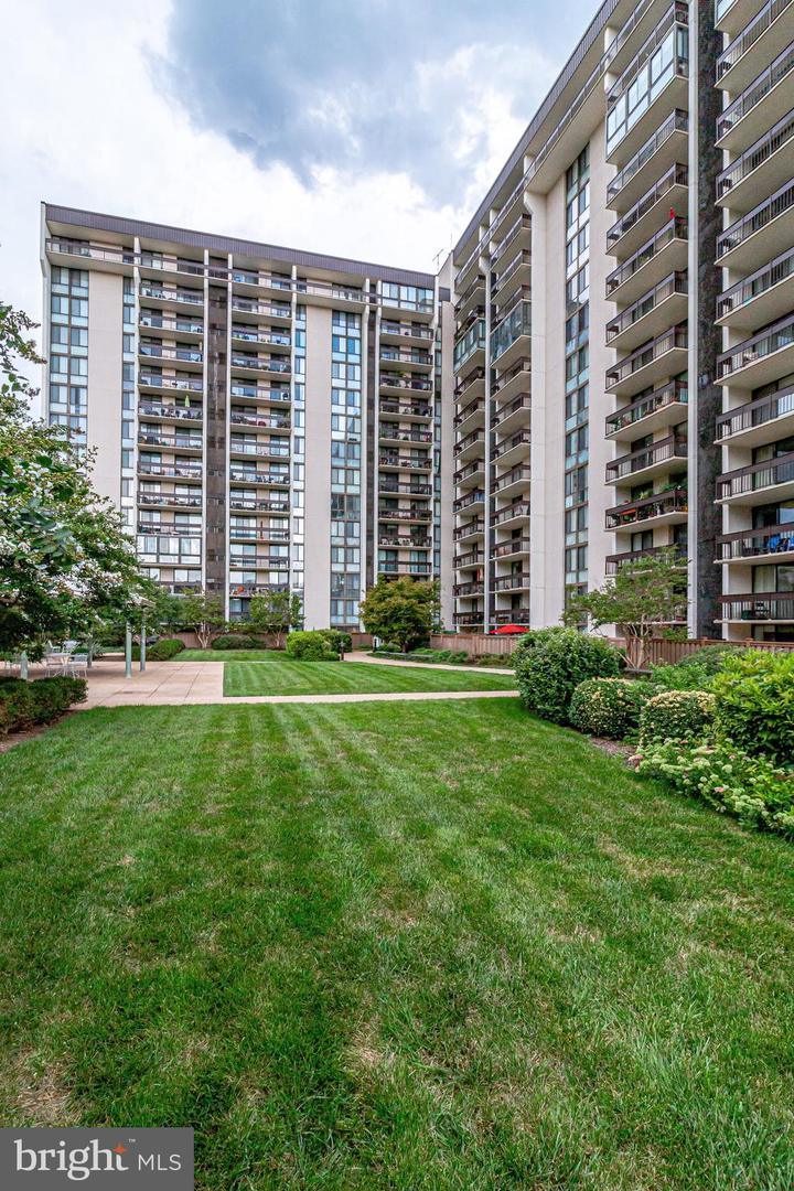 5300 HOLMES RUN PKWY #405, ALEXANDRIA, Virginia 22304, 2 Bedrooms Bedrooms, ,1 BathroomBathrooms,Residential,For sale,5300 HOLMES RUN PKWY #405,VAAX2038742 MLS # VAAX2038742