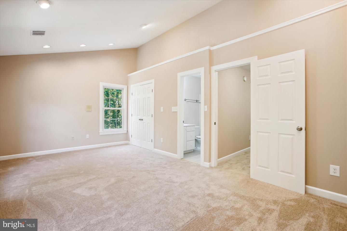 3701 HUNTLEY MEADOWS LN, ALEXANDRIA, Virginia 22306, 2 Bedrooms Bedrooms, ,3 BathroomsBathrooms,Residential,For sale,3701 HUNTLEY MEADOWS LN,VAFX2206026 MLS # VAFX2206026