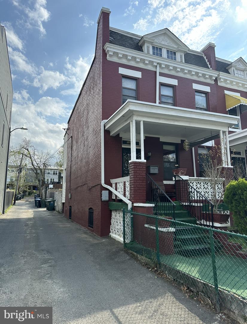 726 TAYLOR ST NW, WASHINGTON, District Of Columbia 20011, 3 Bedrooms Bedrooms, ,1 BathroomBathrooms,Residential,For sale,726 TAYLOR ST NW,DCDC2164102 MLS # DCDC2164102