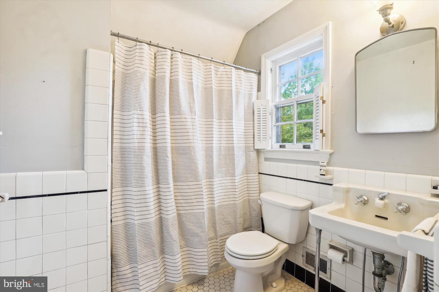 4330 WARREN ST NW, WASHINGTON, District Of Columbia 20016, 5 Bedrooms Bedrooms, ,3 BathroomsBathrooms,Residential,For sale,4330 WARREN ST NW,DCDC2164170 MLS # DCDC2164170