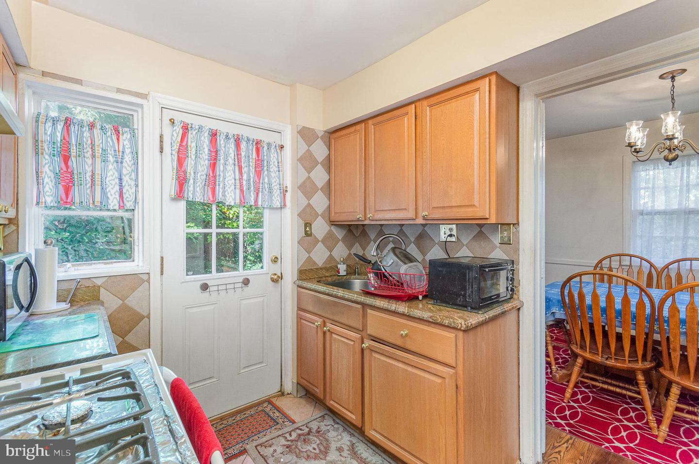 6944 UNIVERSITY DR, ALEXANDRIA, Virginia 22307, 3 Bedrooms Bedrooms, ,1 BathroomBathrooms,Residential,For sale,6944 UNIVERSITY DR,VAFX2164760 MLS # VAFX2164760