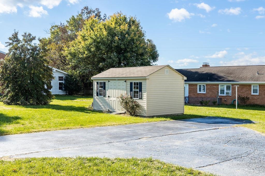 220 SKYVIEW CIR, VERONA, Virginia 24482, 3 Bedrooms Bedrooms, ,1 BathroomBathrooms,Residential,220 SKYVIEW CIR,657945 MLS # 657945