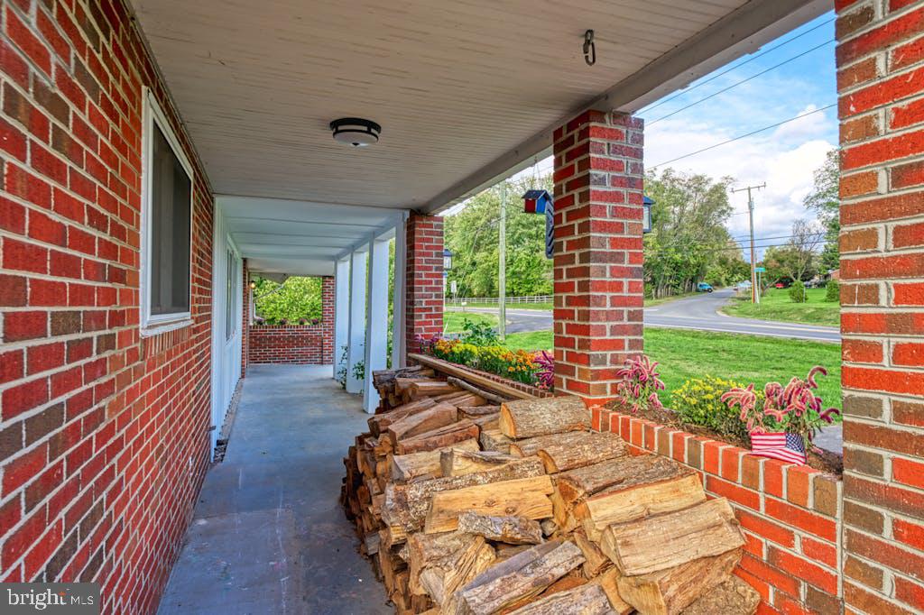 31 N BERLIN PIKE, LOVETTSVILLE, Virginia 20180, 4 Bedrooms Bedrooms, ,2 BathroomsBathrooms,Residential,For sale,31 N BERLIN PIKE,VALO2082096 MLS # VALO2082096