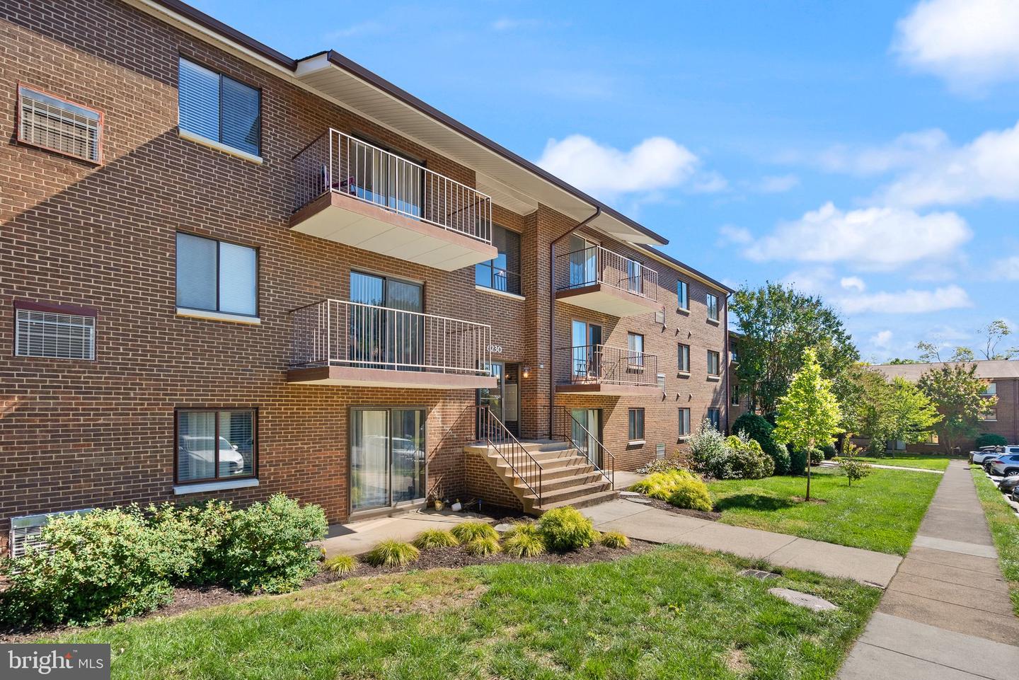 6230 EDSALL RD #404, ALEXANDRIA, Virginia 22312, 2 Bedrooms Bedrooms, ,2 BathroomsBathrooms,Residential,For sale,6230 EDSALL RD #404,VAAX2038948 MLS # VAAX2038948