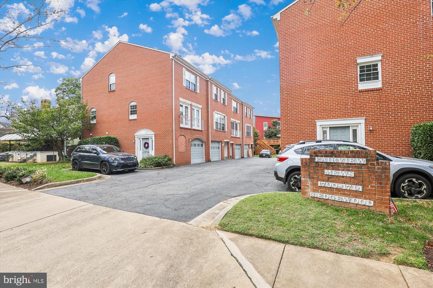 1710 S EDGEWOOD ST, ARLINGTON, Virginia 22204, 3 Bedrooms Bedrooms, ,3 BathroomsBathrooms,Residential,For sale,1710 S EDGEWOOD ST,VAAR2049870 MLS # VAAR2049870