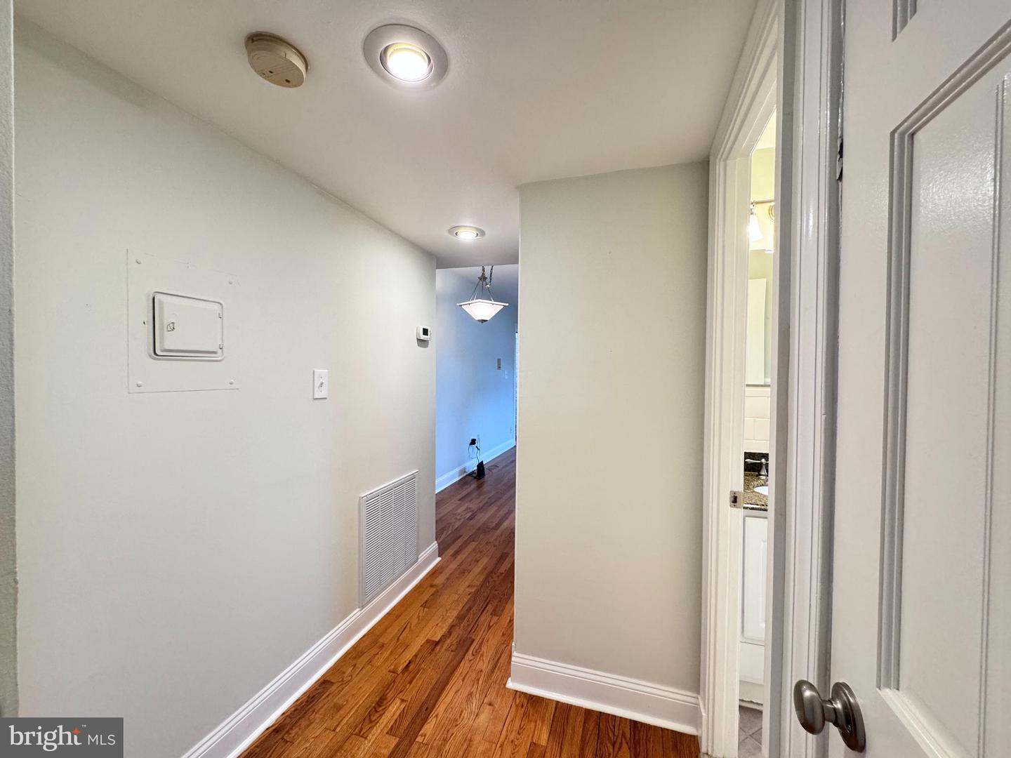 327 10TH ST SE #11, WASHINGTON, District Of Columbia 20003, 1 Bedroom Bedrooms, ,1 BathroomBathrooms,Residential,For sale,327 10TH ST SE #11,DCDC2164908 MLS # DCDC2164908