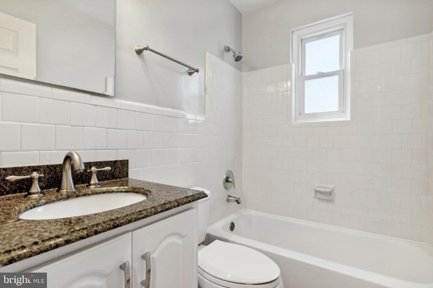 327 10TH ST SE #11, WASHINGTON, District Of Columbia 20003, 1 Bedroom Bedrooms, ,1 BathroomBathrooms,Residential,For sale,327 10TH ST SE #11,DCDC2164908 MLS # DCDC2164908