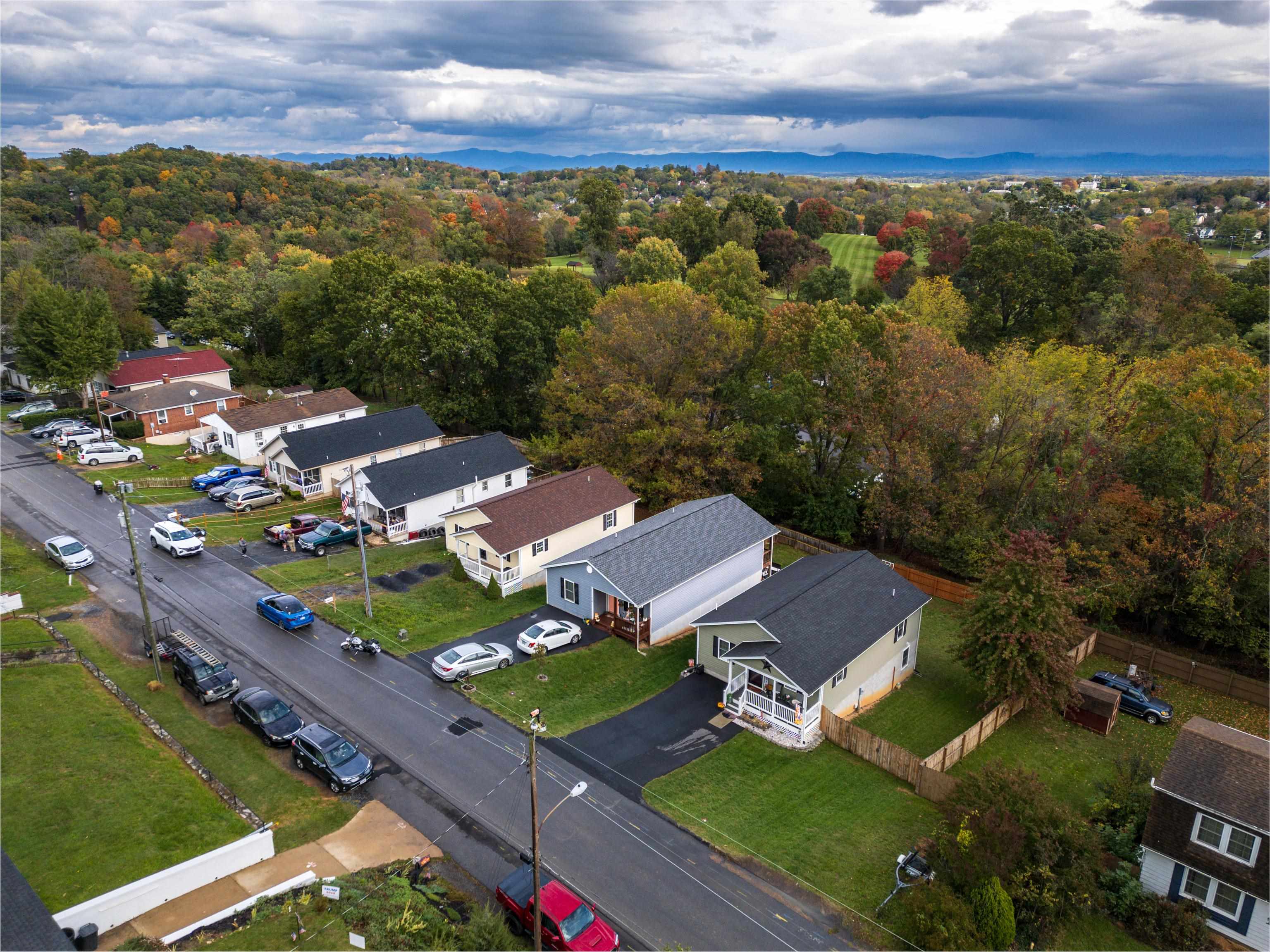 509 B ST, STAUNTON, Virginia 24401, 3 Bedrooms Bedrooms, ,2 BathroomsBathrooms,Residential,509 B ST,657949 MLS # 657949