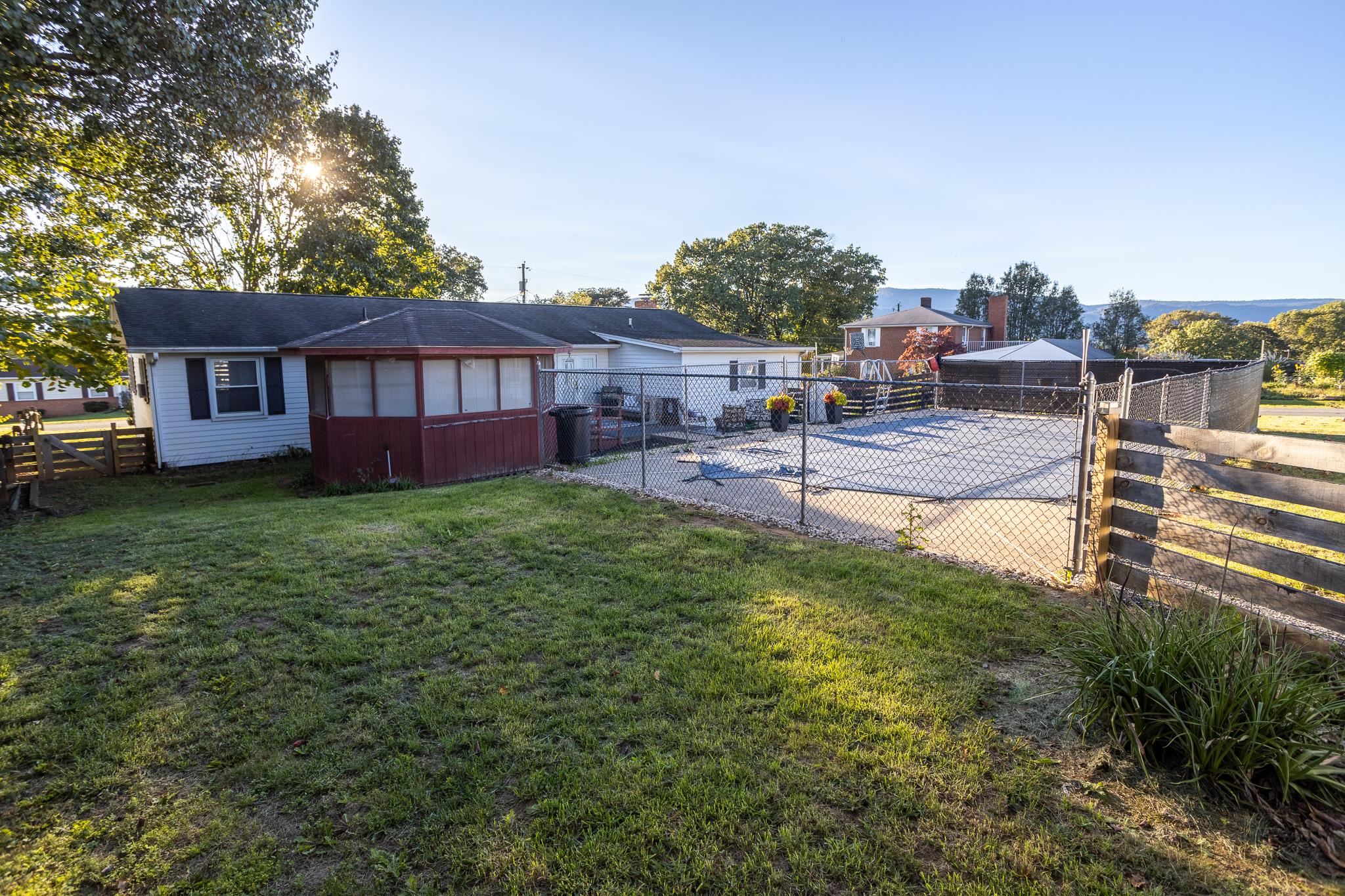 802 NINTH ST, SHENANDOAH, Virginia 22849, 4 Bedrooms Bedrooms, ,2 BathroomsBathrooms,Residential,802 NINTH ST,657952 MLS # 657952