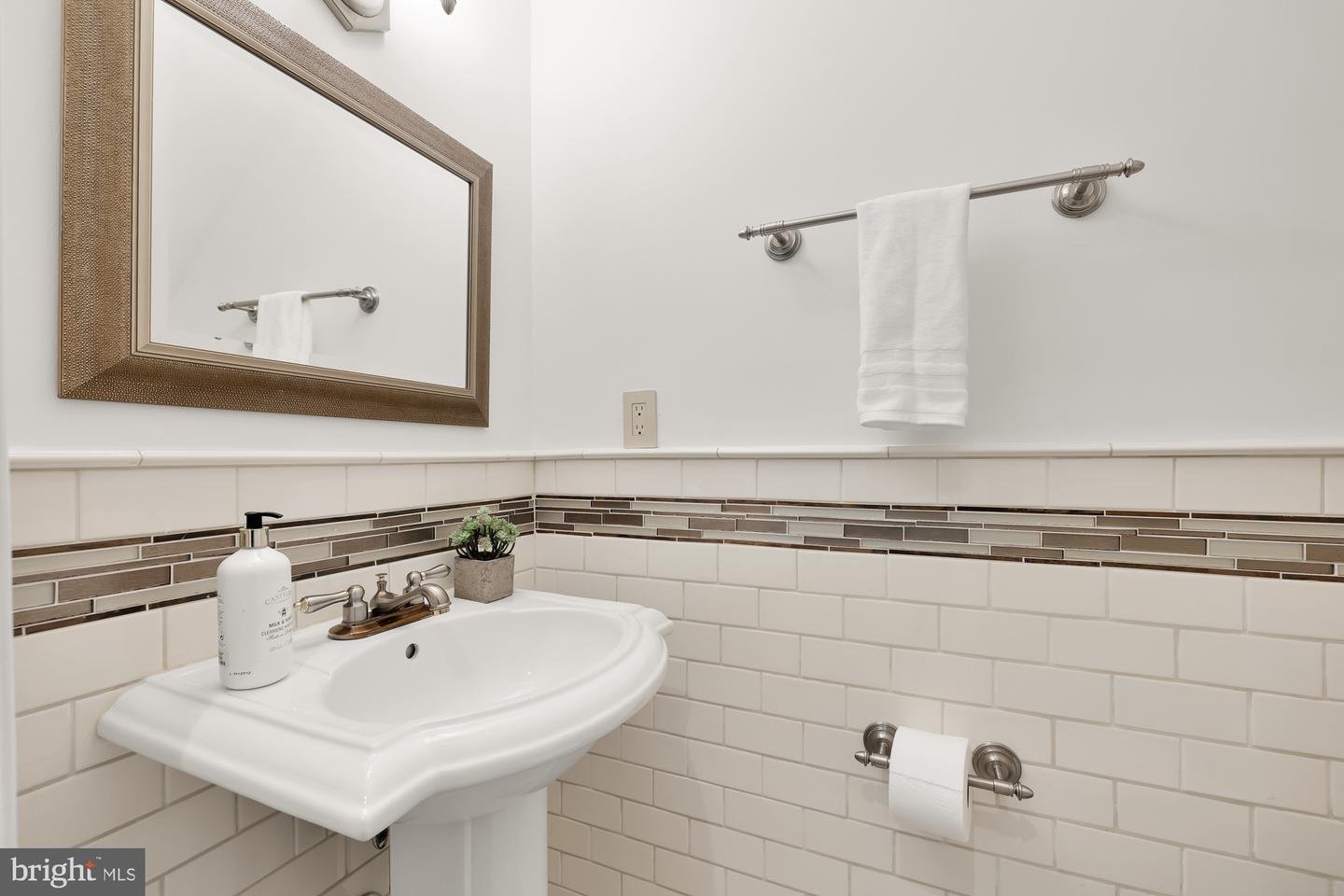 3740-B MADISON LN, FALLS CHURCH, Virginia 22041, 2 Bedrooms Bedrooms, ,2 BathroomsBathrooms,Residential,For sale,3740-B MADISON LN,VAFX2201442 MLS # VAFX2201442