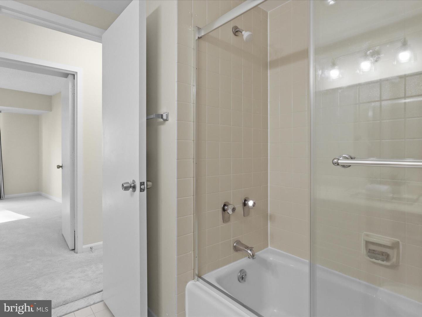 1300 CRYSTAL DR #1002-S, ARLINGTON, Virginia 22202, 3 Bedrooms Bedrooms, ,2 BathroomsBathrooms,Residential,For sale,1300 CRYSTAL DR #1002-S,VAAR2049714 MLS # VAAR2049714