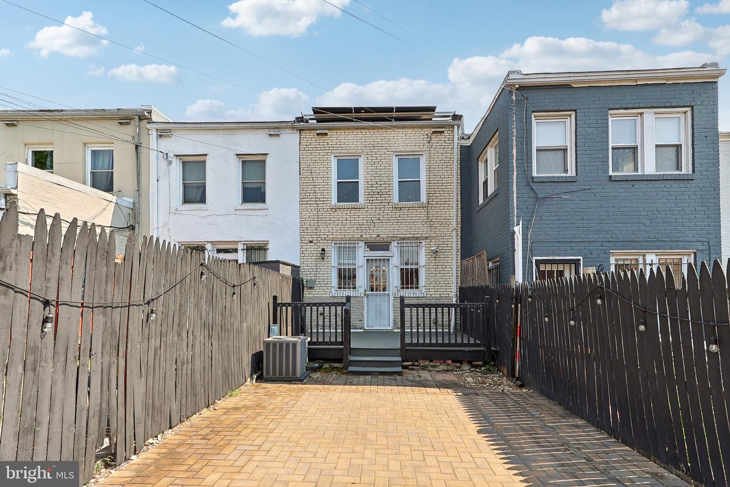 1644 L ST NE, WASHINGTON, District Of Columbia 20002, 2 Bedrooms Bedrooms, ,1 BathroomBathrooms,Residential,For sale,1644 L ST NE,DCDC2164968 MLS # DCDC2164968