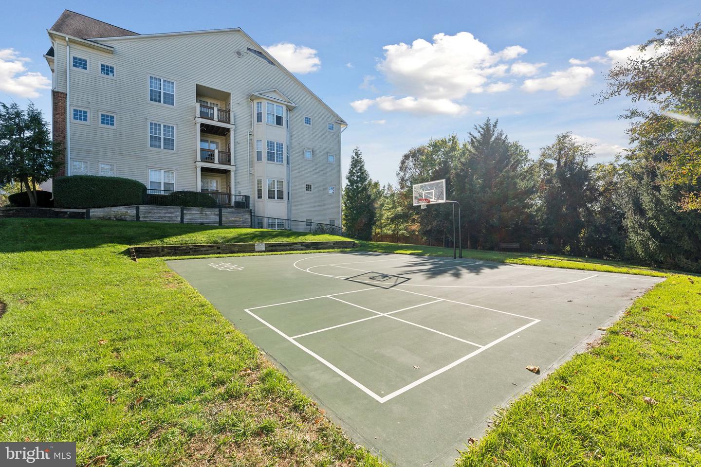 6481 CHEYENNE DR #204, ALEXANDRIA, Virginia 22312, 2 Bedrooms Bedrooms, ,2 BathroomsBathrooms,Residential,For sale,6481 CHEYENNE DR #204,VAFX2203630 MLS # VAFX2203630