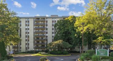 6001 ARLINGTON BLVD #324, FALLS CHURCH, Virginia 22044, 3 Bedrooms Bedrooms, ,2 BathroomsBathrooms,Residential,For sale,6001 ARLINGTON BLVD #324,VAFX2204022 MLS # VAFX2204022