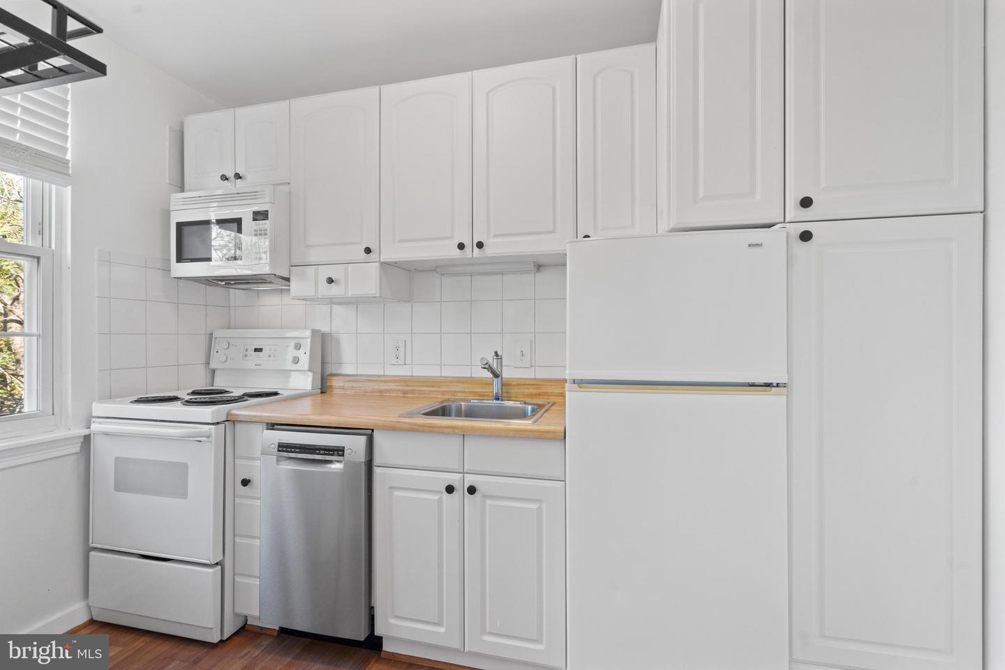 20 AUBURN CT #B, ALEXANDRIA, Virginia 22305, 1 Bedroom Bedrooms, ,1 BathroomBathrooms,Residential,For sale,20 AUBURN CT #B,VAAX2038830 MLS # VAAX2038830