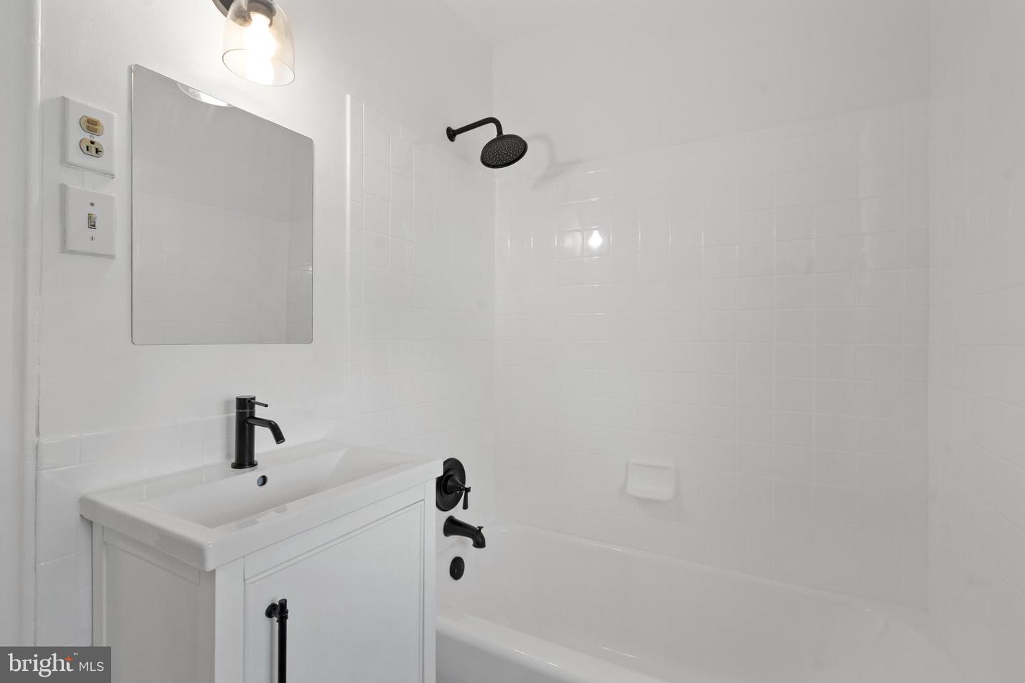 20 AUBURN CT #B, ALEXANDRIA, Virginia 22305, 1 Bedroom Bedrooms, ,1 BathroomBathrooms,Residential,For sale,20 AUBURN CT #B,VAAX2038830 MLS # VAAX2038830