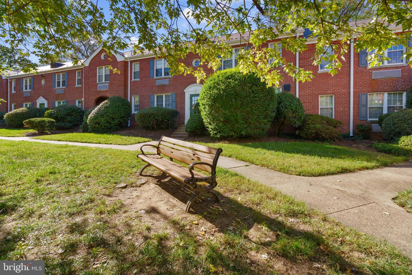 20 AUBURN CT #B, ALEXANDRIA, Virginia 22305, 1 Bedroom Bedrooms, ,1 BathroomBathrooms,Residential,For sale,20 AUBURN CT #B,VAAX2038830 MLS # VAAX2038830