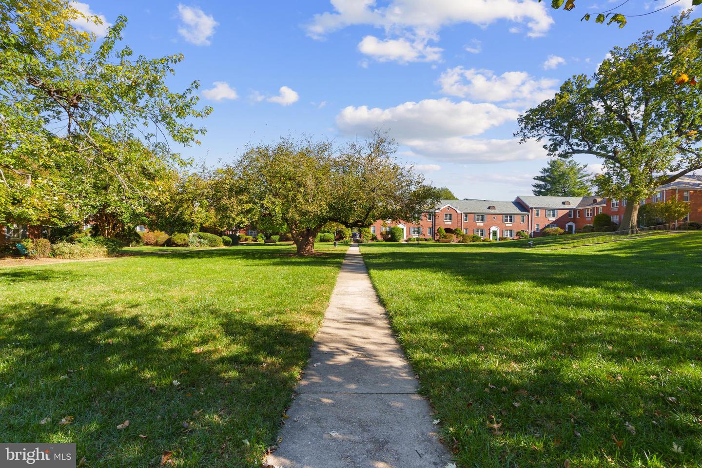 20 AUBURN CT #B, ALEXANDRIA, Virginia 22305, 1 Bedroom Bedrooms, ,1 BathroomBathrooms,Residential,For sale,20 AUBURN CT #B,VAAX2038830 MLS # VAAX2038830