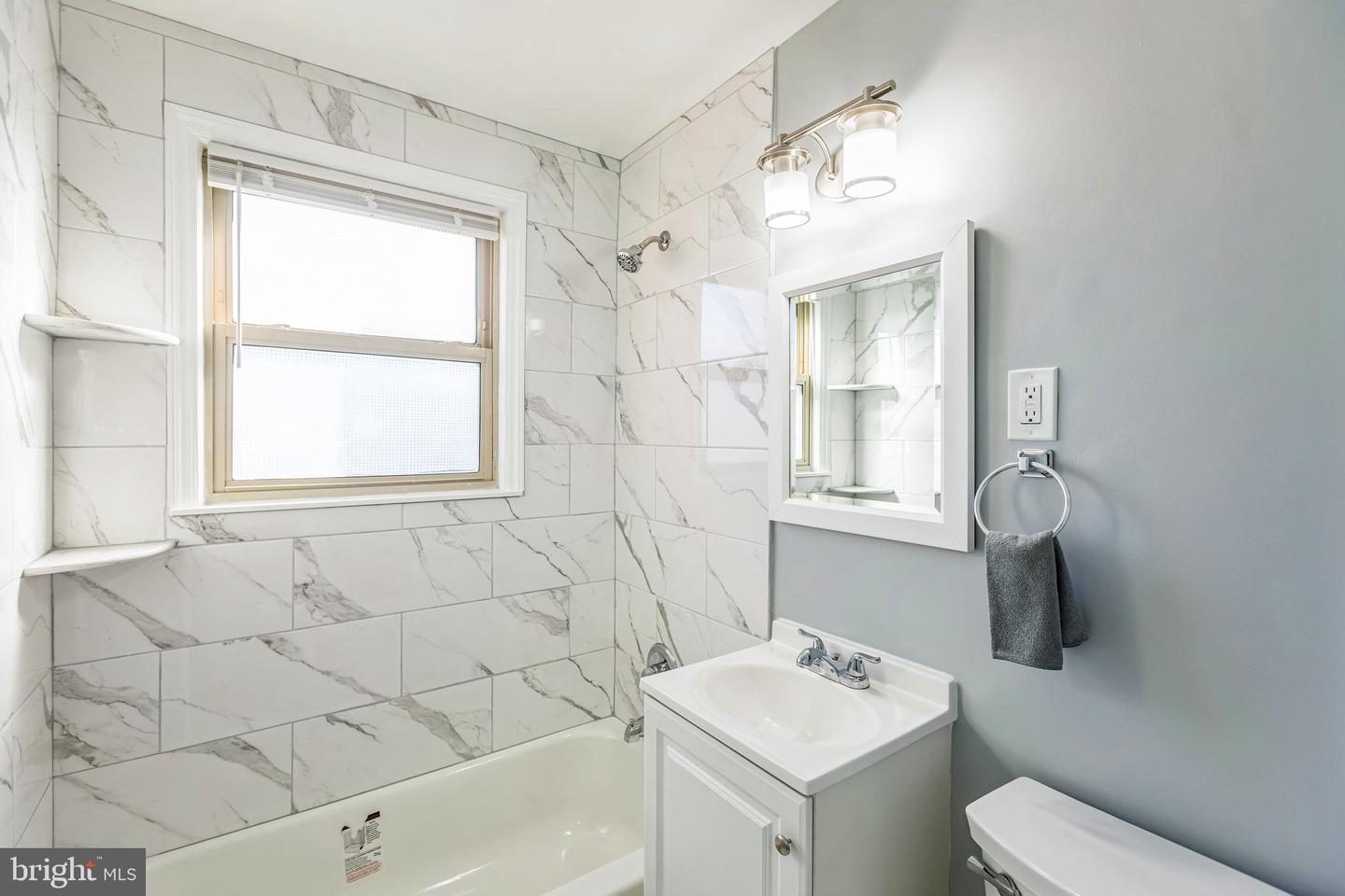 2030 N WOODROW ST #4, ARLINGTON, Virginia 22207, 2 Bedrooms Bedrooms, ,1 BathroomBathrooms,Residential,For sale,2030 N WOODROW ST #4,VAAR2049684 MLS # VAAR2049684