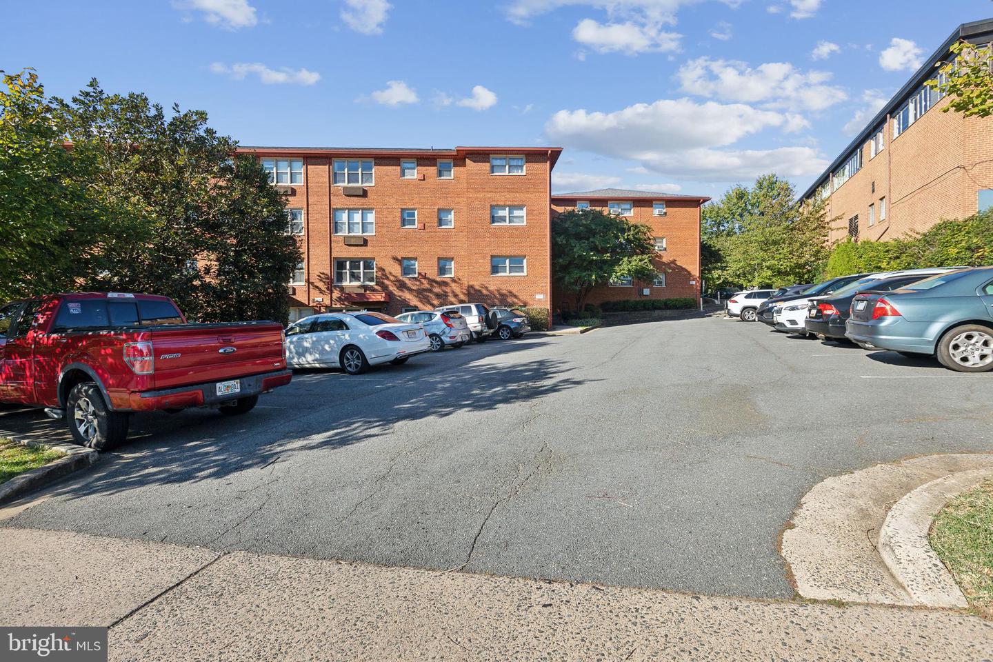 2030 N WOODROW ST #4, ARLINGTON, Virginia 22207, 2 Bedrooms Bedrooms, ,1 BathroomBathrooms,Residential,For sale,2030 N WOODROW ST #4,VAAR2049684 MLS # VAAR2049684