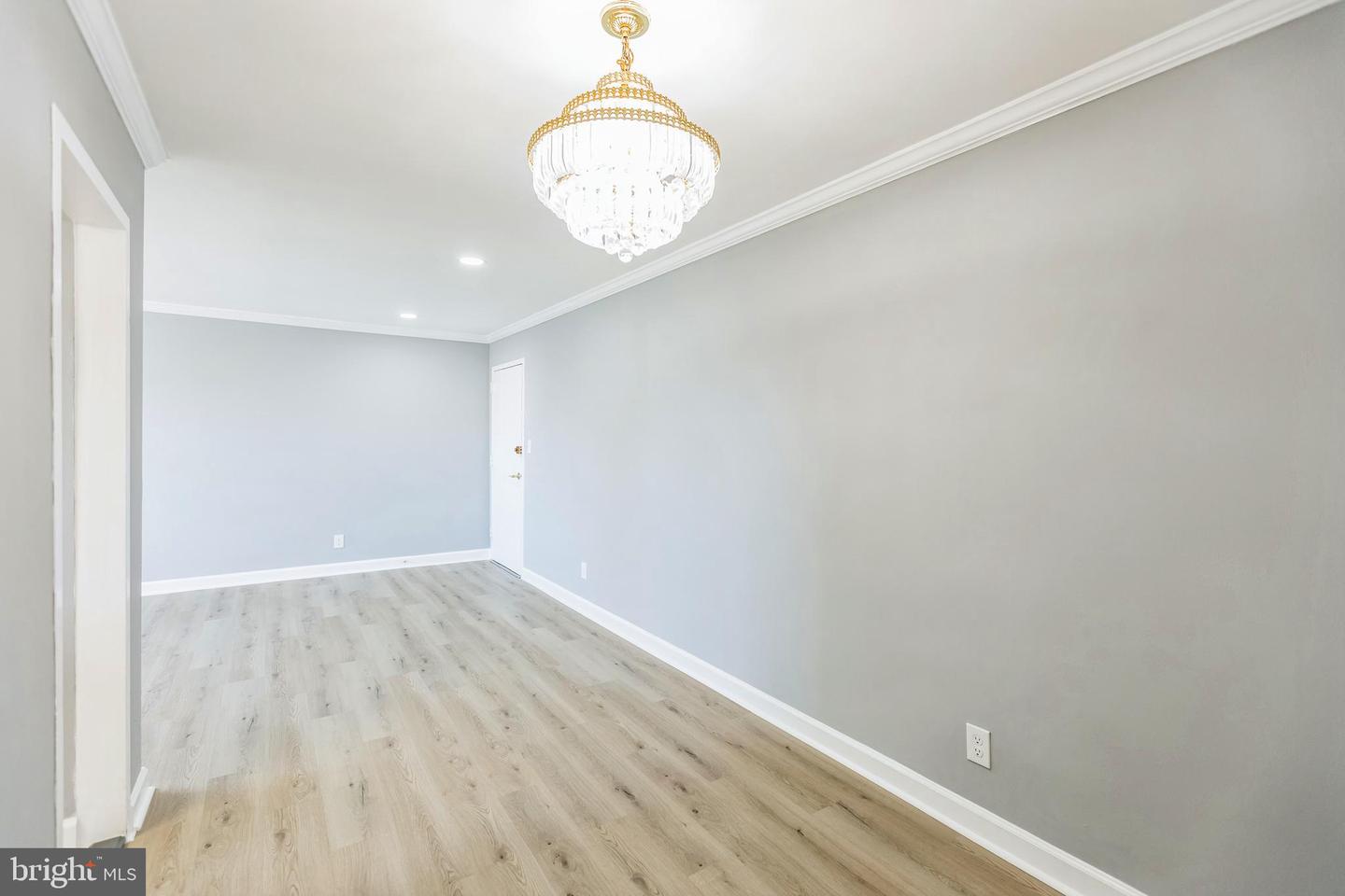 2030 N WOODROW ST #4, ARLINGTON, Virginia 22207, 2 Bedrooms Bedrooms, ,1 BathroomBathrooms,Residential,For sale,2030 N WOODROW ST #4,VAAR2049684 MLS # VAAR2049684